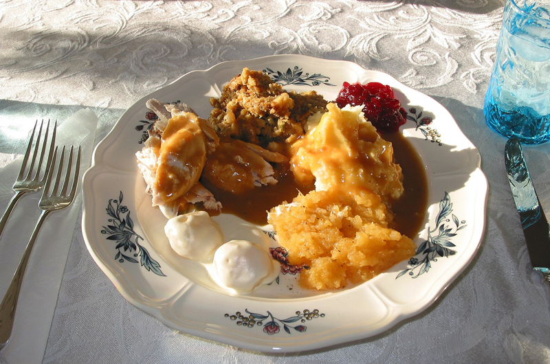 A plate of traditional Thanksgiving food.